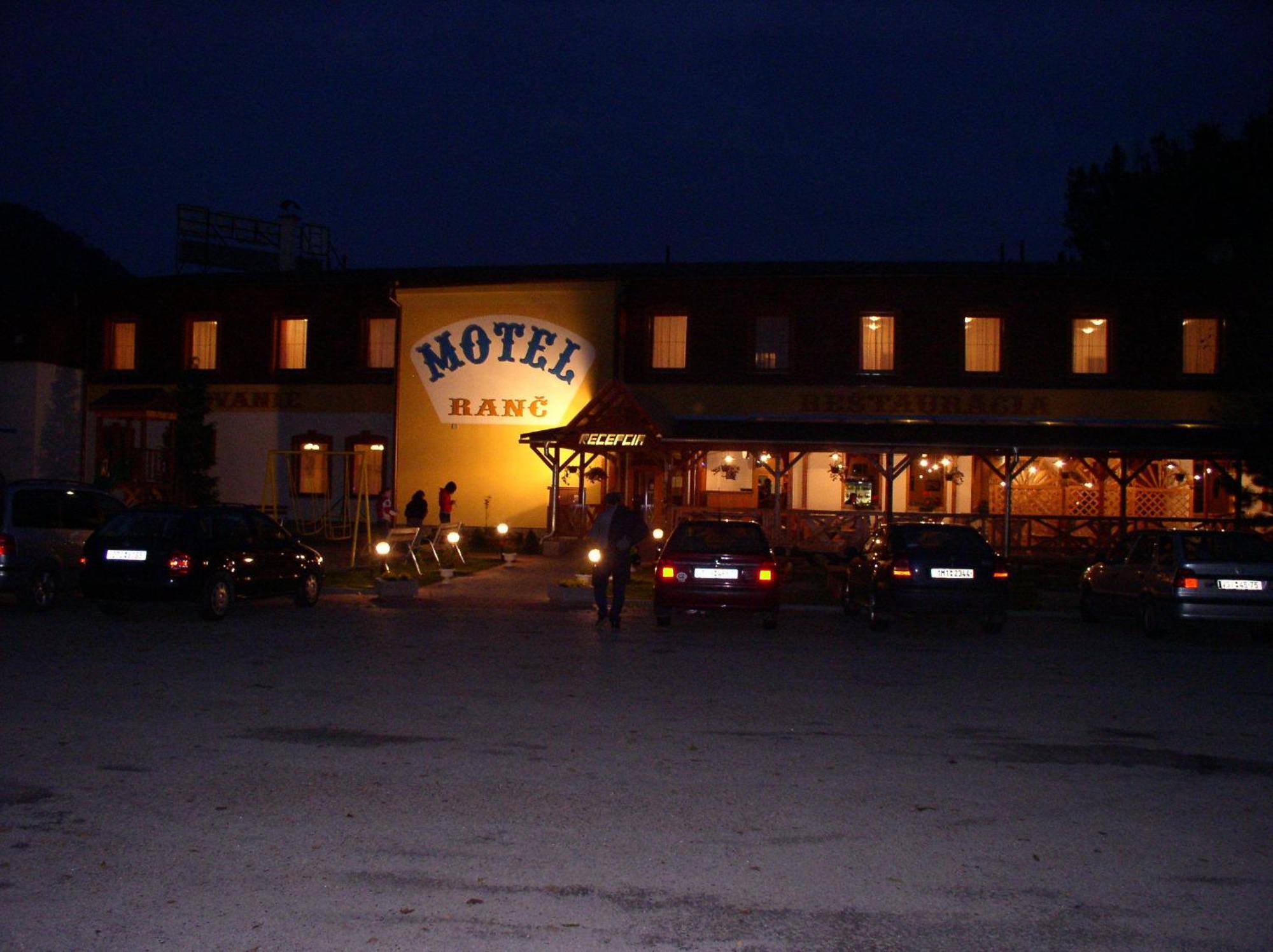 روجومبيروك Motel Ranc المظهر الخارجي الصورة
